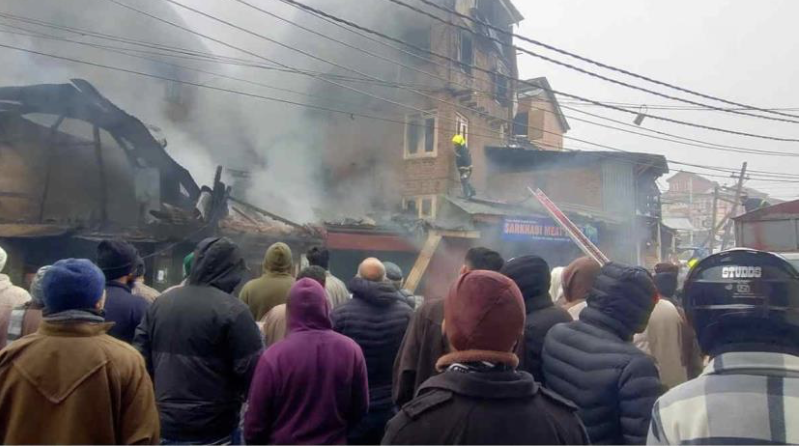 Five houses damaged in fire in Srinagar’s Nowhatta